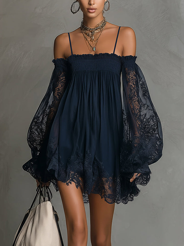 Noemi | Robe mini en chiffon bleu marine avec décolleté off-shoulder, bordure en dentelle et manches transparentes | Étiquette