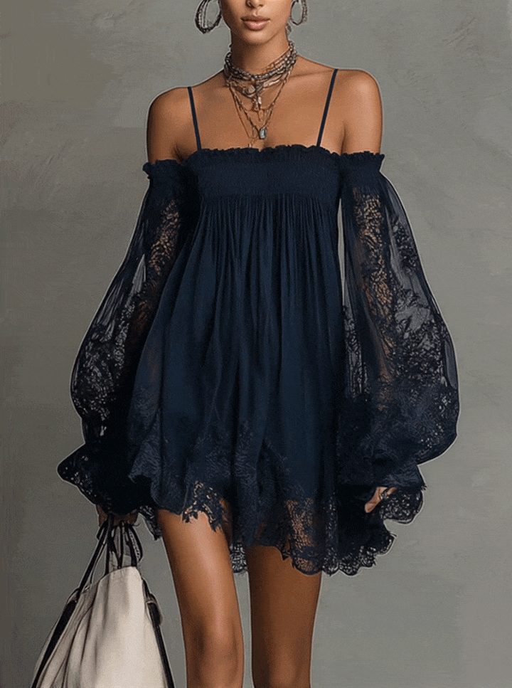 Noemi | Robe mini en chiffon bleu marine avec décolleté off-shoulder, bordure en dentelle et manches transparentes | Étiquette