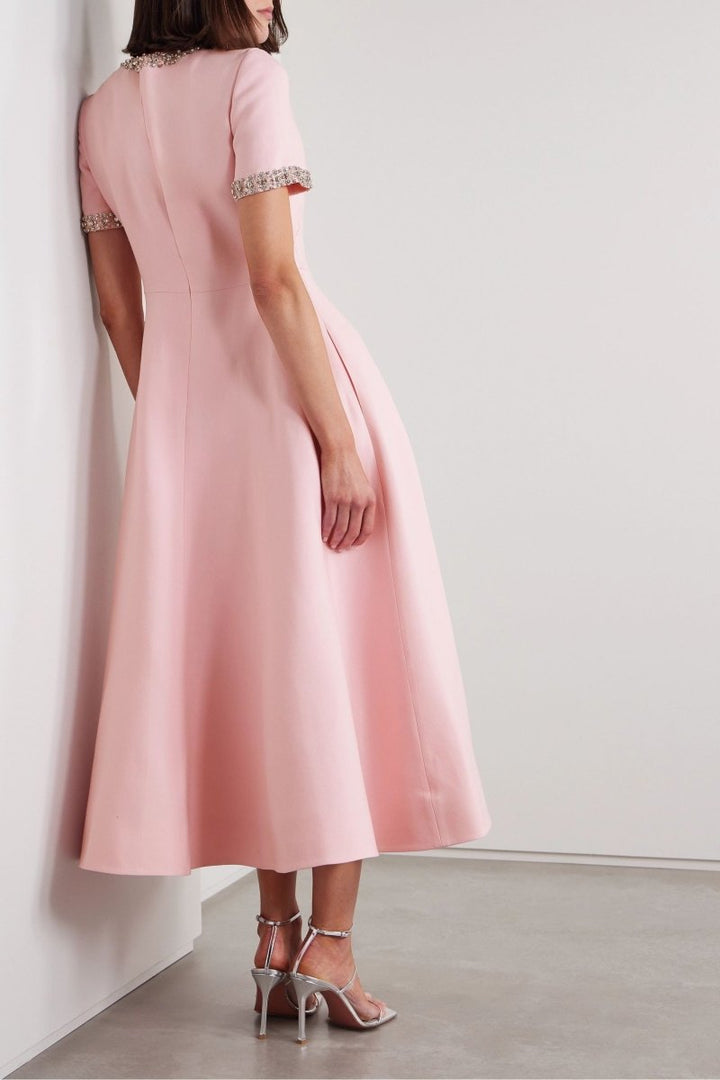 Aria™ | Robe Midi avec Détail de Nœud et Décorations en Cristal | Design